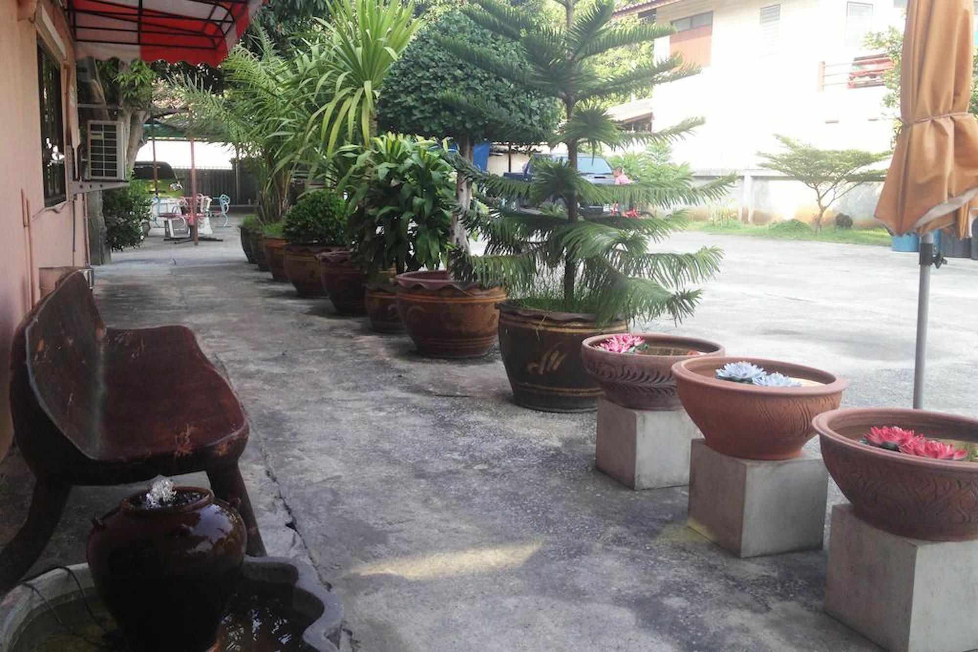 Vareevara Apartment Bangkok Bagian luar foto