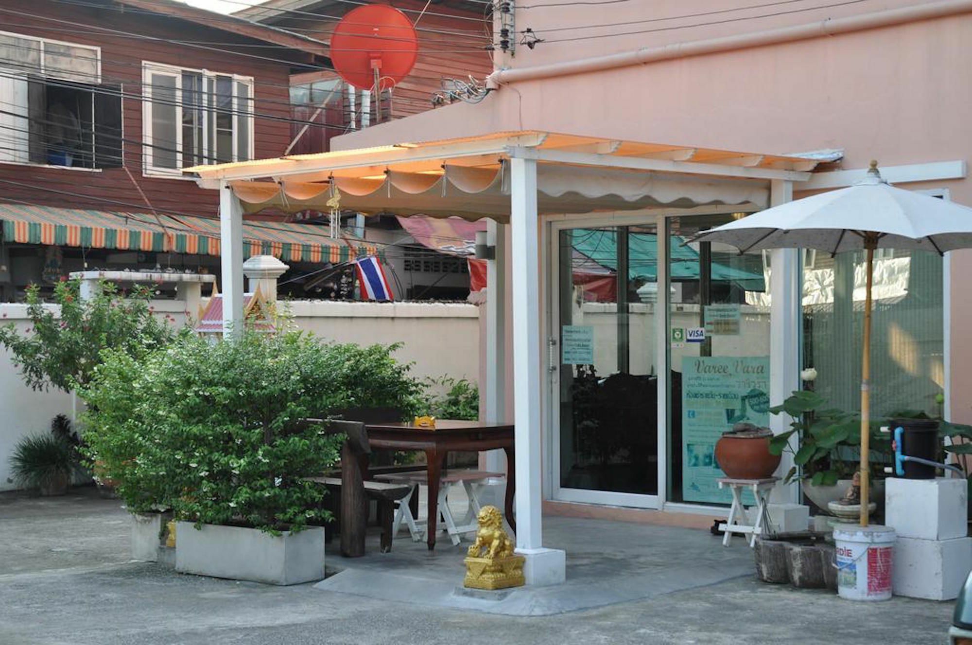 Vareevara Apartment Bangkok Bagian luar foto